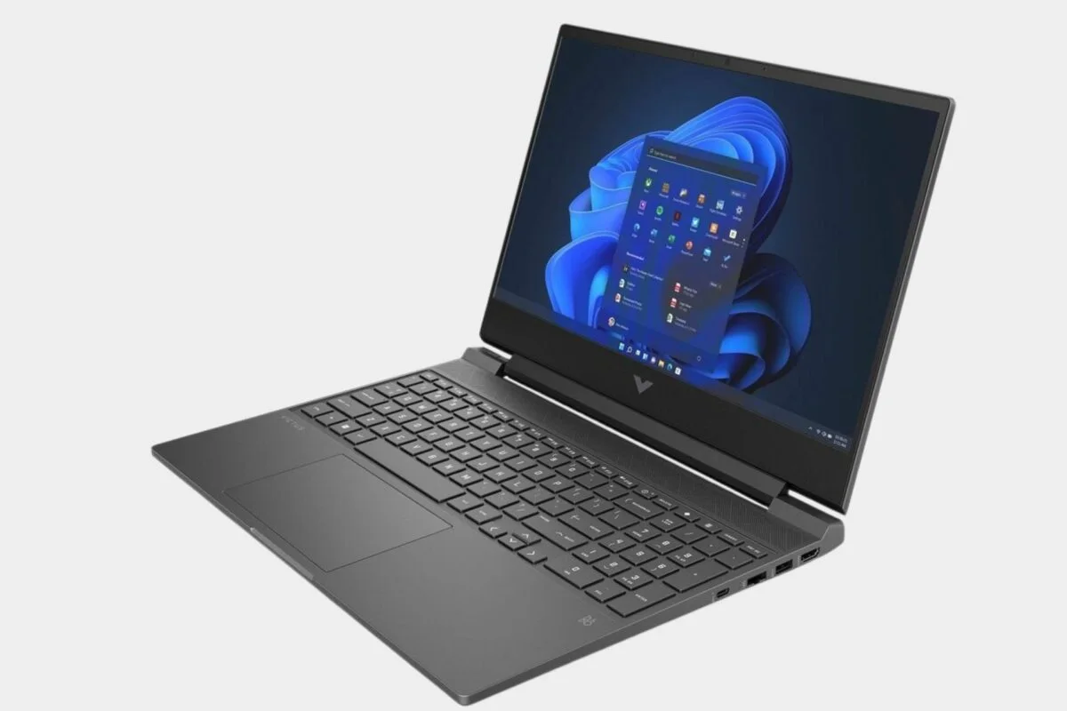 صورة حقيقية للابتوب HP Victus 15-fa1082wm مع Intel Core i5-13420H وNVIDIA RTX 4050